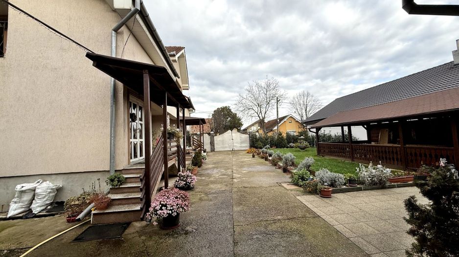 Casa 330 mp | cu teren 2300 mp | Santandrei - langa Oradea - Poză 2