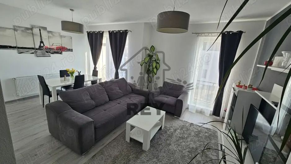 Vand apartament 3 camere in Selimbar - Poză 1