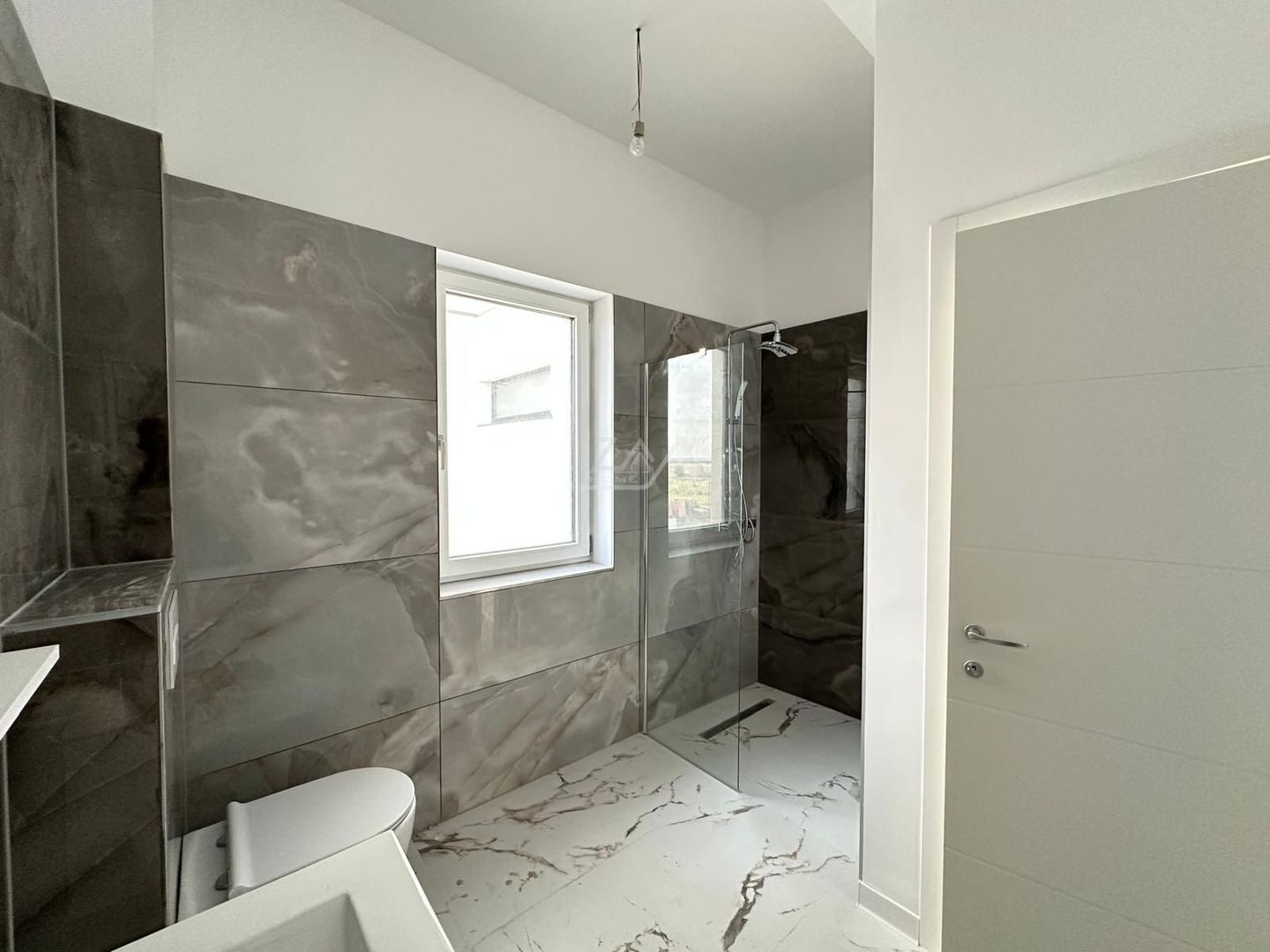 Bloc la asfalt. Loc de parcare. - Poză 5