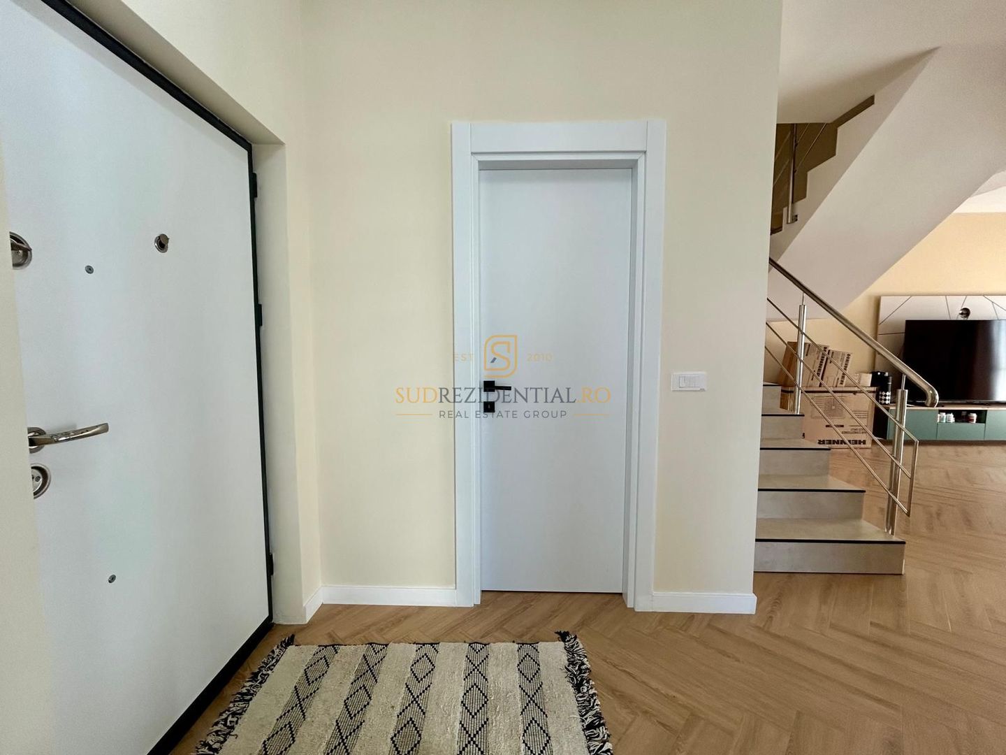 Casă 4 camere | 3 dormitoare | 3 bai | Mobilată premium | Curte 175 mp - Poză 6