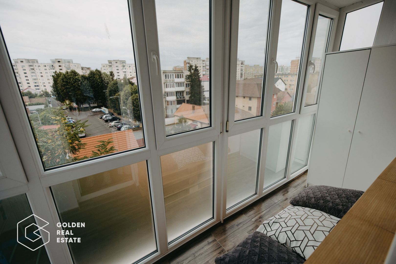 Apartament cu 4 camere, complet utilat și mobilat, zona Vlaicu - Poză 17