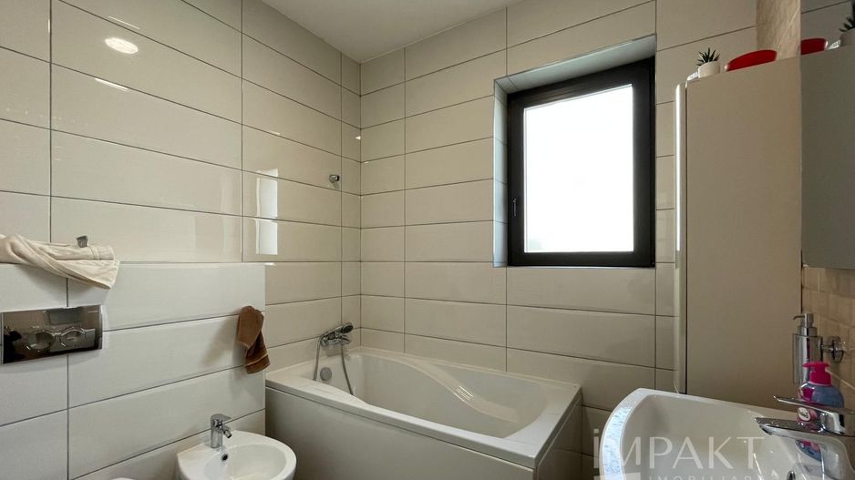 Apartament lux,  prima inchiriere-  4 camere + 2 locuri parcare - Poză 6