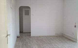 Garsoniera de vanzare la Hala Traian Calea Calarasi - Poză 1