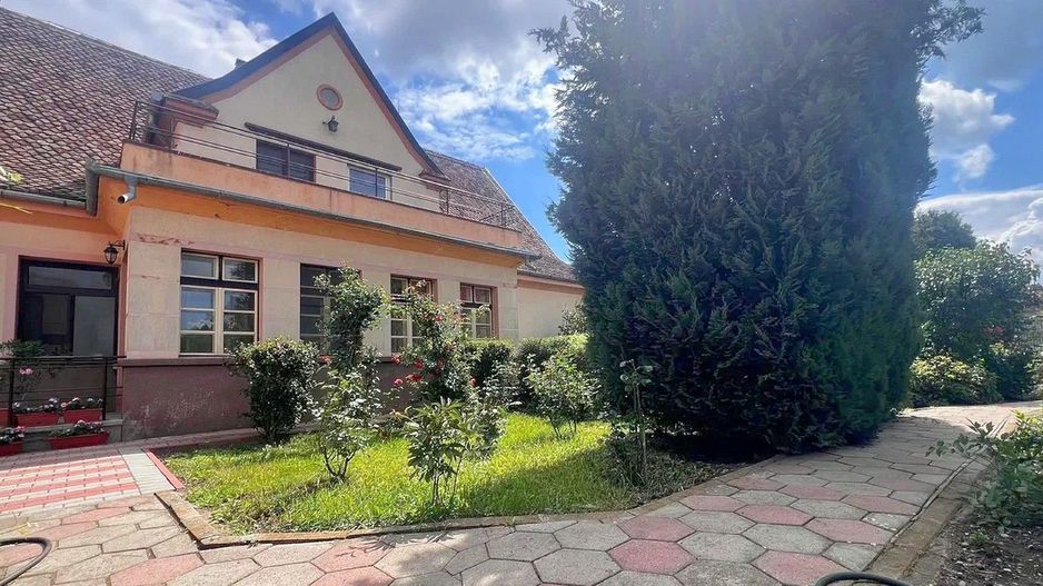 Vila cu 5 Camere și Teren 2183+Clădire pentru Afacere sau Evenimente - Poză 1