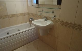 VILA RECENT RENOVATA LA INCHIRIERE - Poză 7