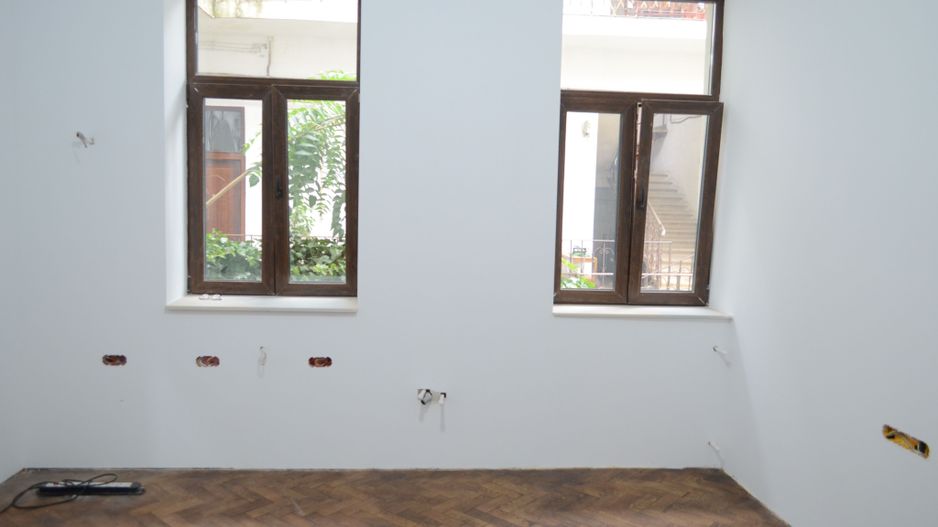 Apartament renovat in cladire interbelica, zona centrala - Poză 8
