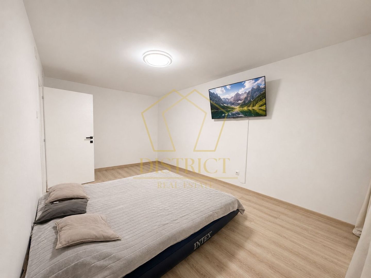Apartament decomandat cu 3 camere și boxa | Parter | Dâmbovița - Poză 3