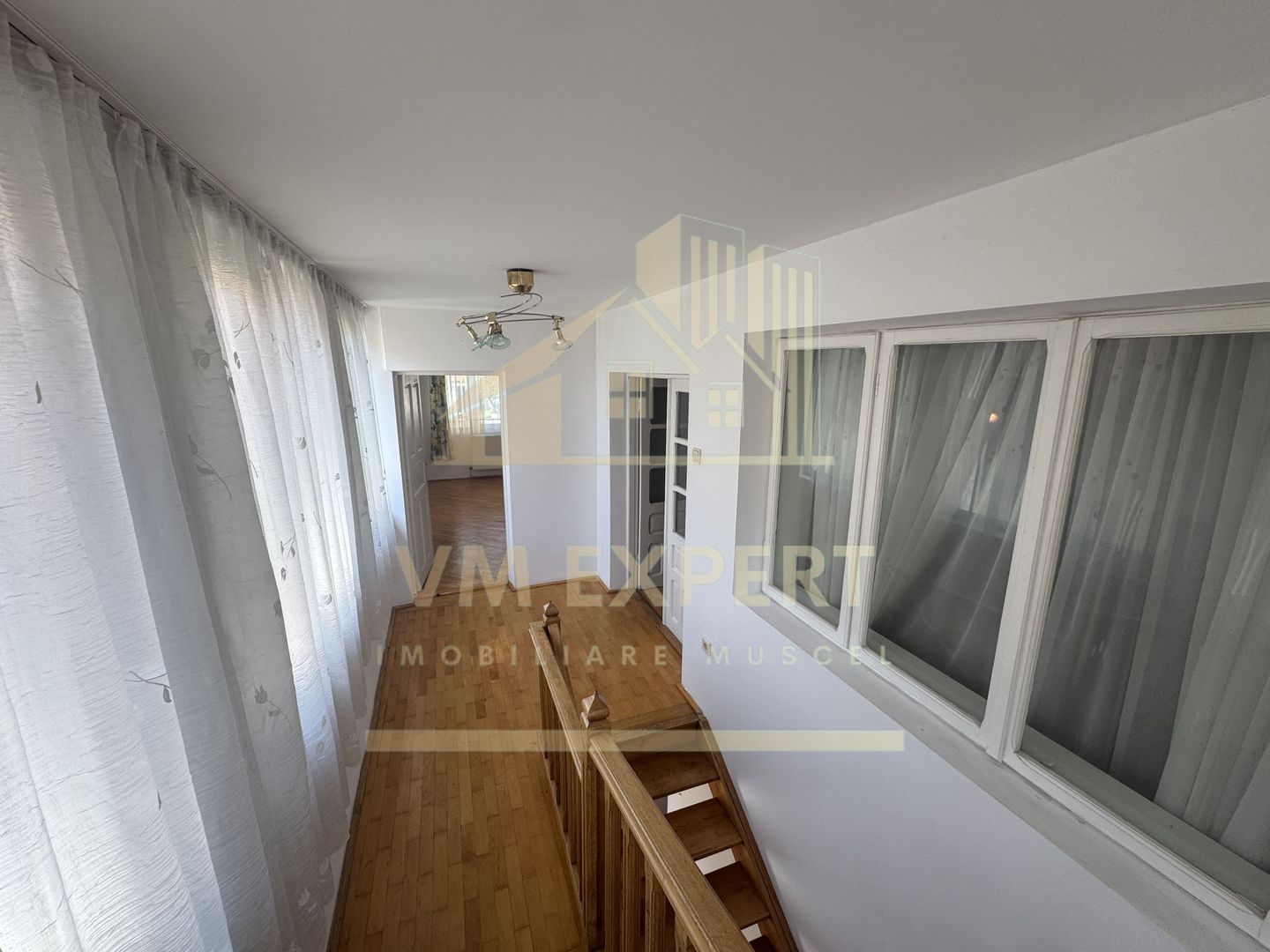 VILA 5 CAMERE, TEREN 4520 MP, LERESTI, ARGES - Poză 12