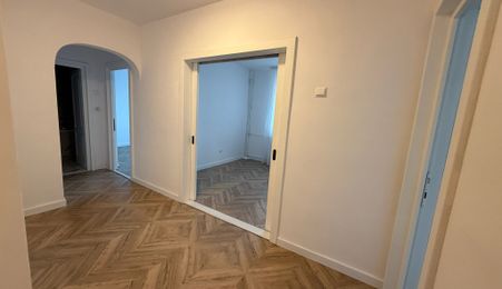 Apartament cu 3 camere – Zona Rogerius, Oradea