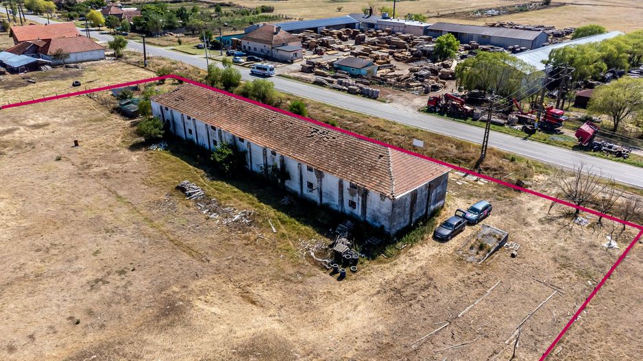 Proprietate ideală pentru atelier sau mică afacere în Zărand! - Poză 1