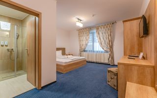 Pensiune Râșnov, 13 camere plus locuință proprietar, zonă Cetate - Poză 22