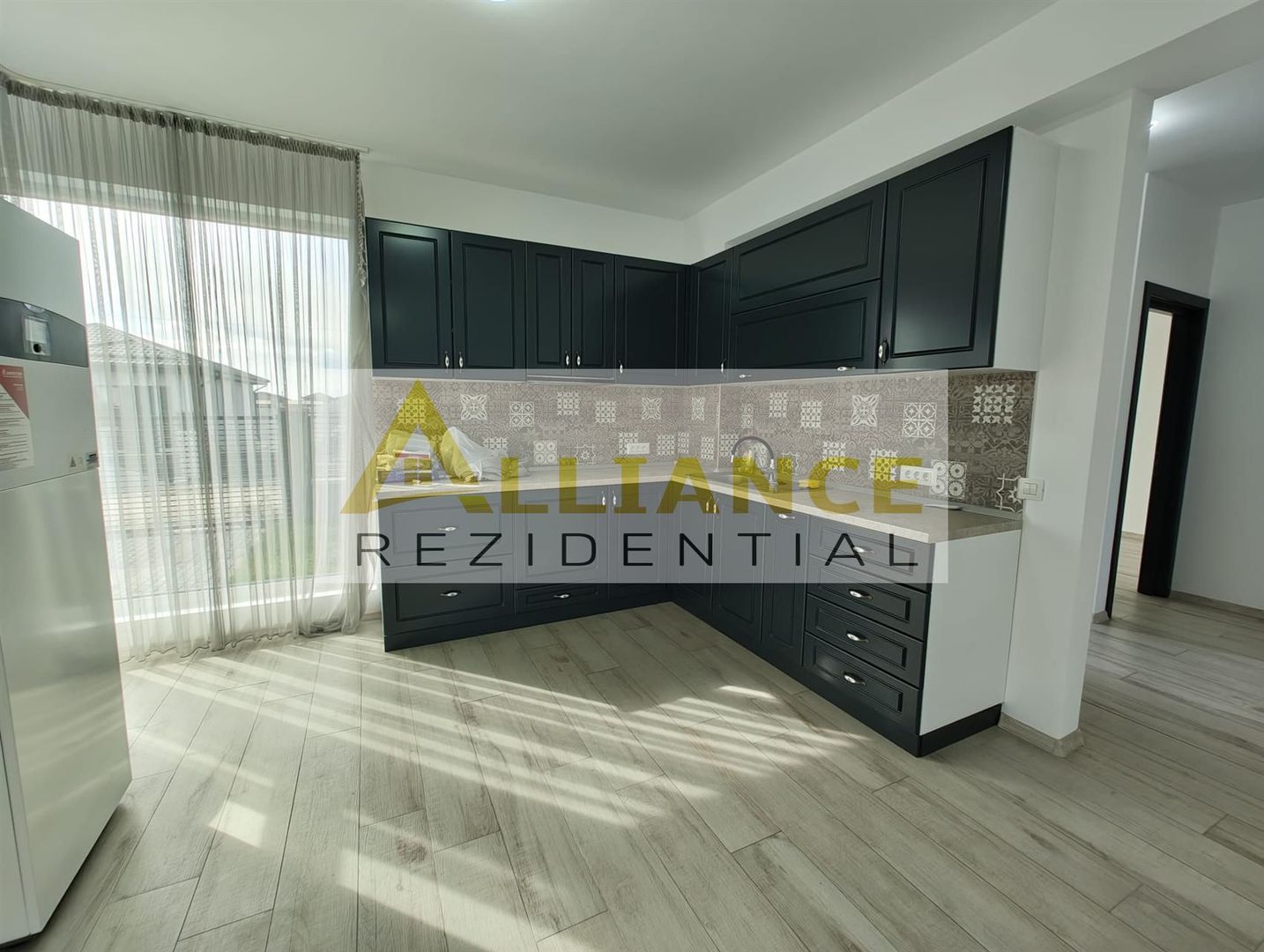 Casa moderna parter - 3 camere 2 bai 370 mp teren - Poză 9