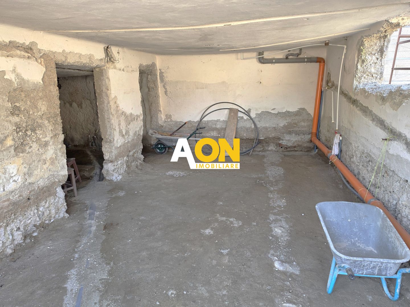 Casă semifinisată, 4 camere, 350 mp teren, la asfalt, zona Centru - Poză 12