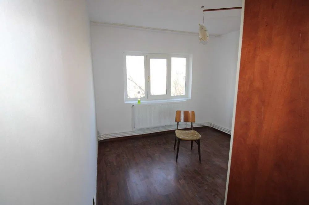 Apartament cu 2 camere Micro 16 Decomandat ! - Poză 3