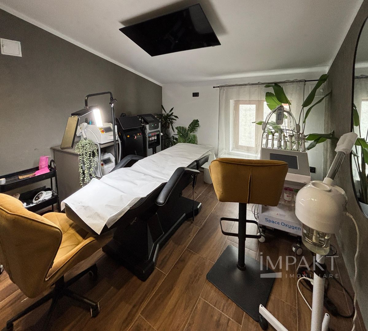 Spațiu comercial de vanzare – salon activ, randament imediat - Poză 14