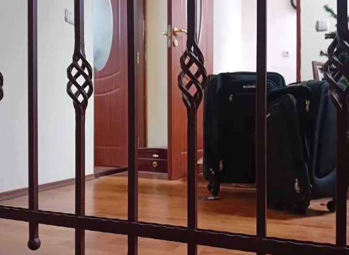 Vând sau schimb casa cu apartament - Poză 4