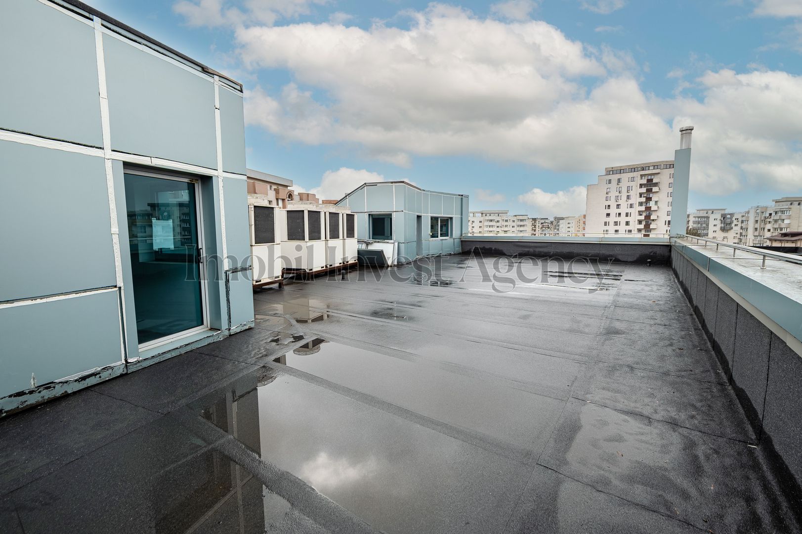 Cladire de birouri Vitan pretabilă pentru diverse afaceri. - Poză 17