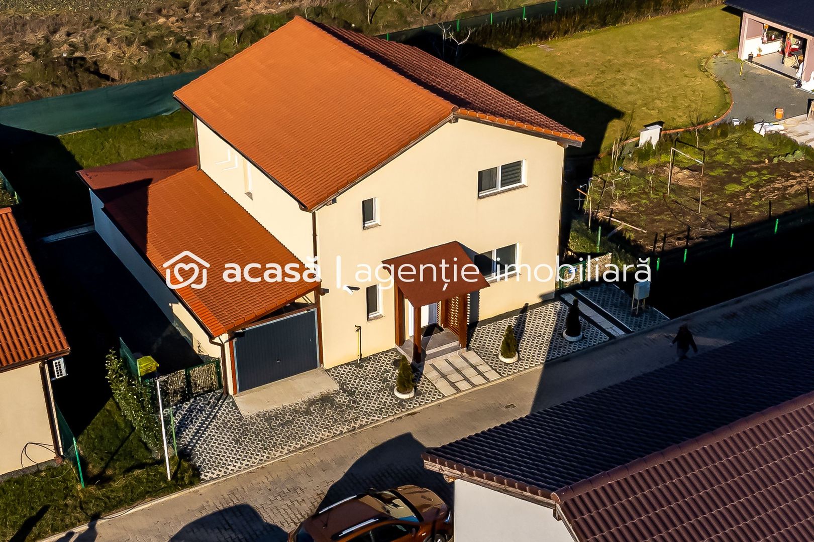 Casă cu mansardă, nouă, mobilată și utilată, în cartier Athena - Poză 1