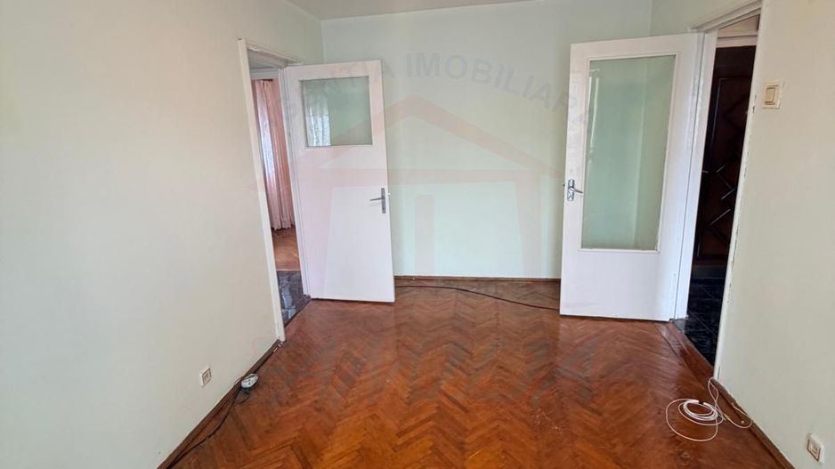 Vanzare apartament cu 4 camere in Micro 13, etaj 3, pret 65 000 euro - Poză 6
