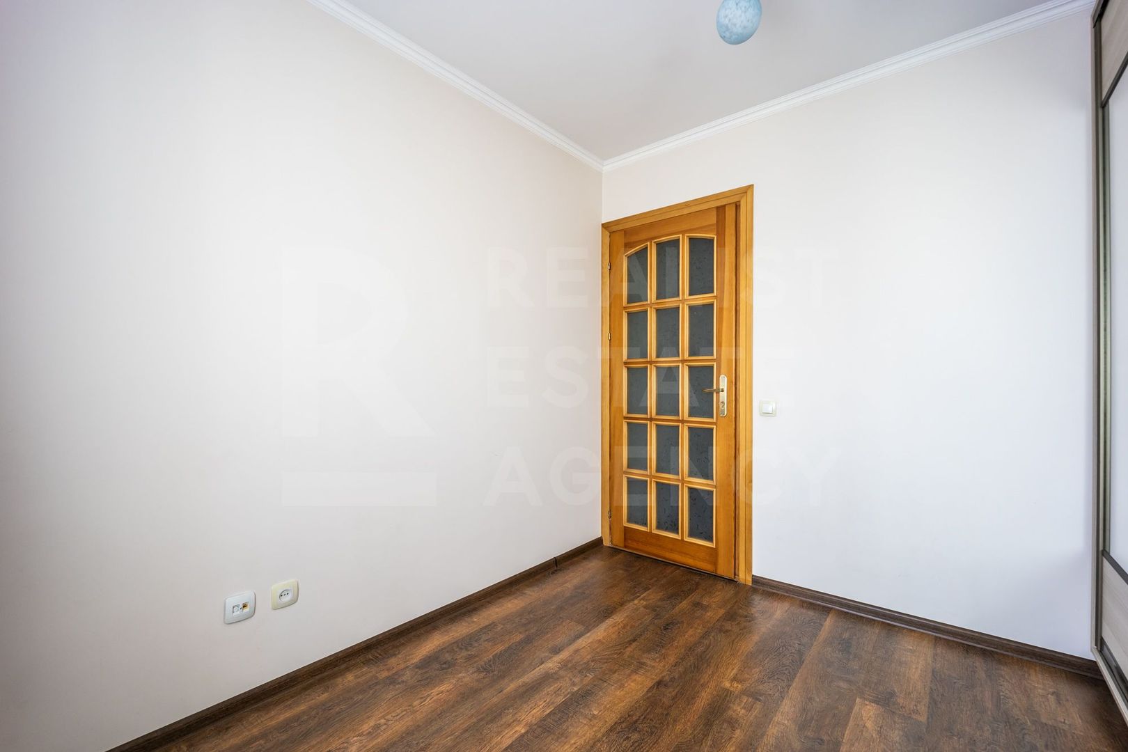 Vânzare, apartament 4 camere 86 mp , str. Milescu Spătaru, Ciocana - Poză 14