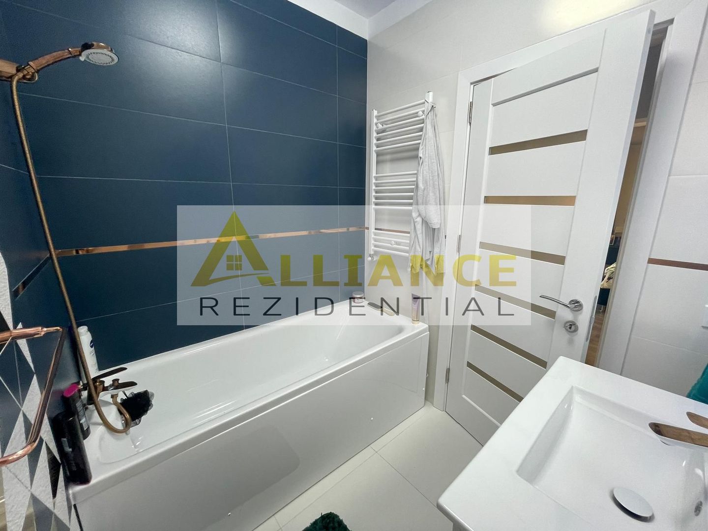 Casa individuala - 300 mp  - 5 camere - 3 bai - Poză 18