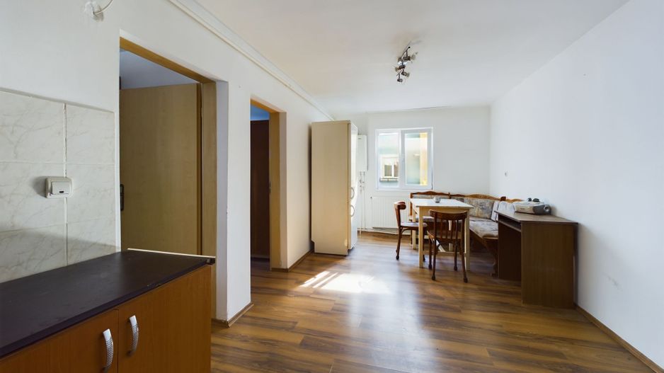 Apartament cu 3 camere, Hunedoarei - Poză 1