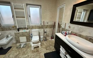 Casă premium cu panouri solare, stație EV, anexă locuibilă și grădină - Poză 14