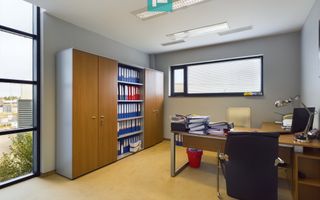 Clădire modernă pentru birouri 340 mp - Poză 15