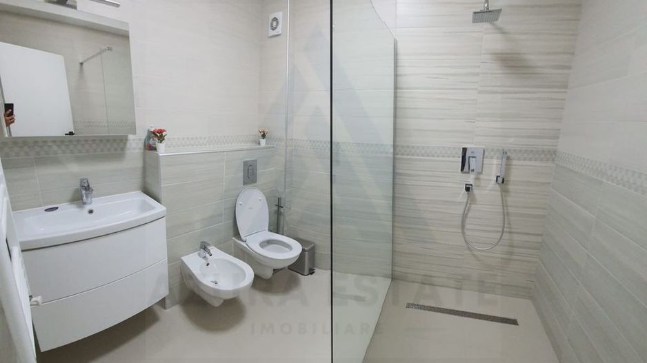 Apartament premium 90 mp utili terasa si parcare privata zona Lazaret - Poză 7