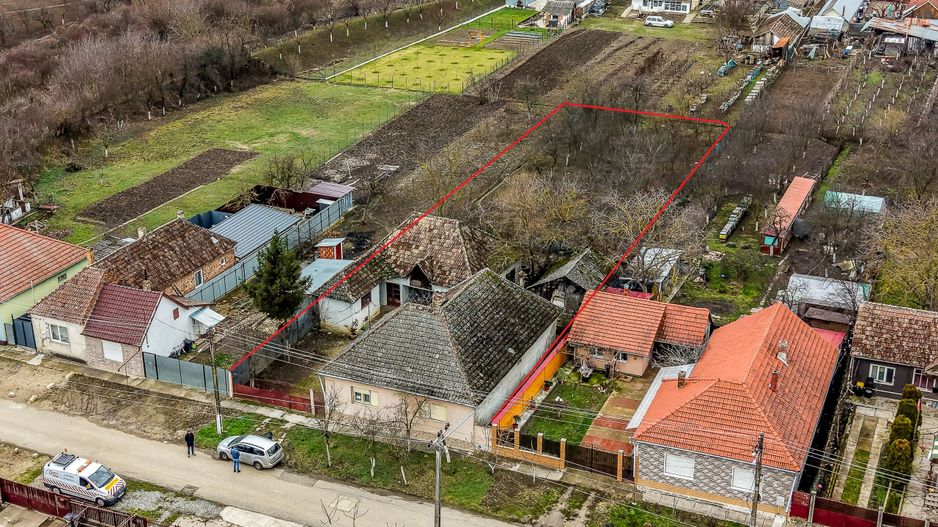 VÂNDUT! Casă de vanzare cu 3 camere in Chisineu Cris - Poză 2
