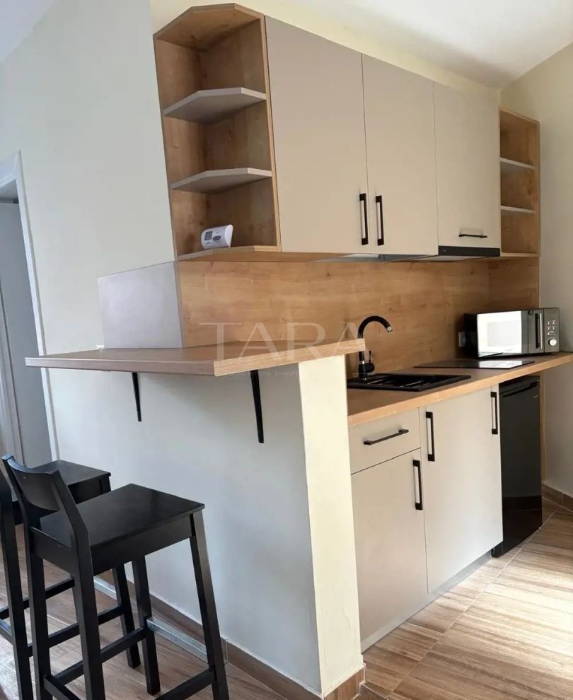 Casă centrală renovată, mobilată și utilată, zona Platinia - Poză 1