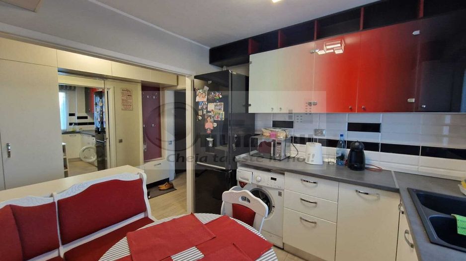 Liber, mobilat modern, apartament 3 camere, Tatarasi Posta, etaj 3/4 - Poză 2