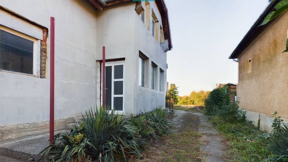 Casă/vilă cu 6 camere în Curtici - Poză 4