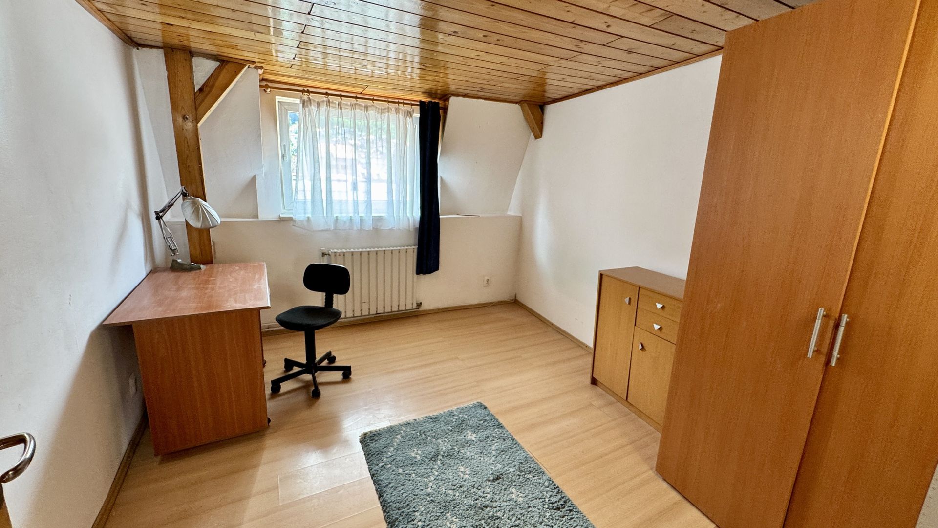 Casă în centrul istoric al Brașovului – 2 intrări, curte comună - Poză 11