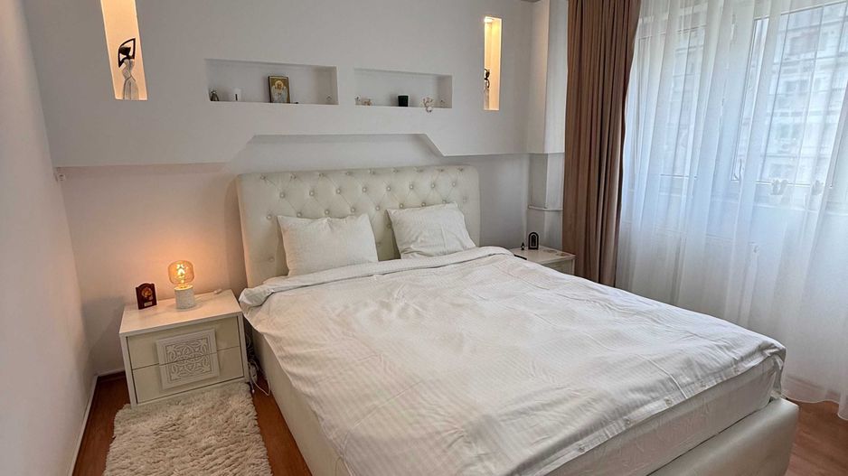 Vanzare apartament 2 camere in Titan-Buhusi, bloc 1978, mobilat, utilat, parcare - Poză 1