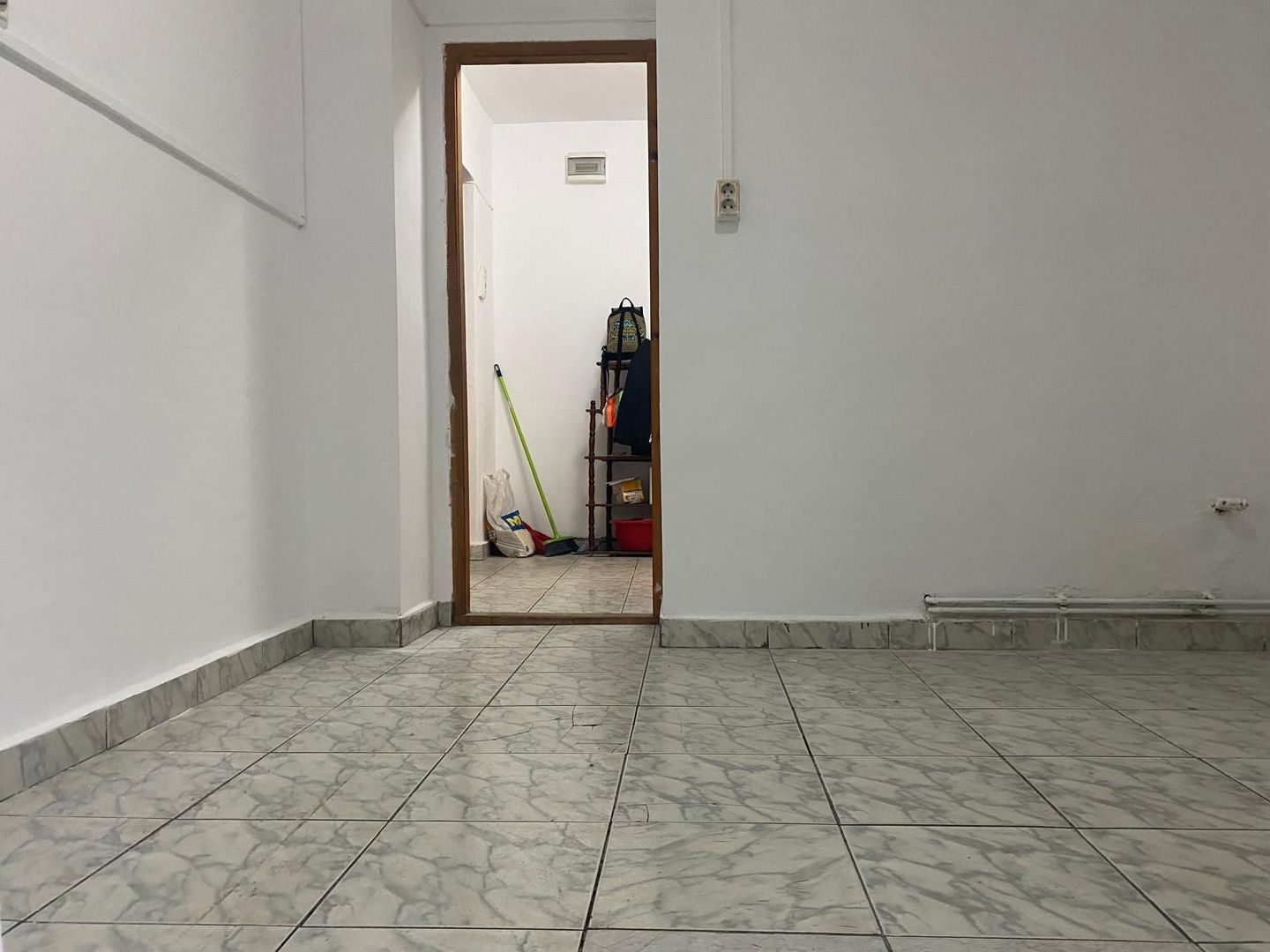 Vanzare apartament cu 3 camere,etajul 1,decomandat - M3, Târgoviște - Poză 8