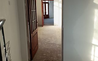 Vila  de inchiriat recent renovata - Poză 32