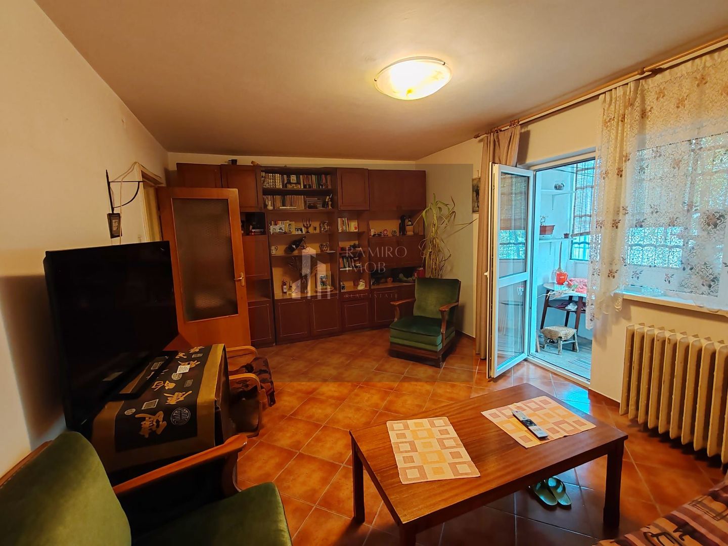 Apartament 2 camere, Sector 4, Resita/Luica, decomandat, spatios - Poză 2