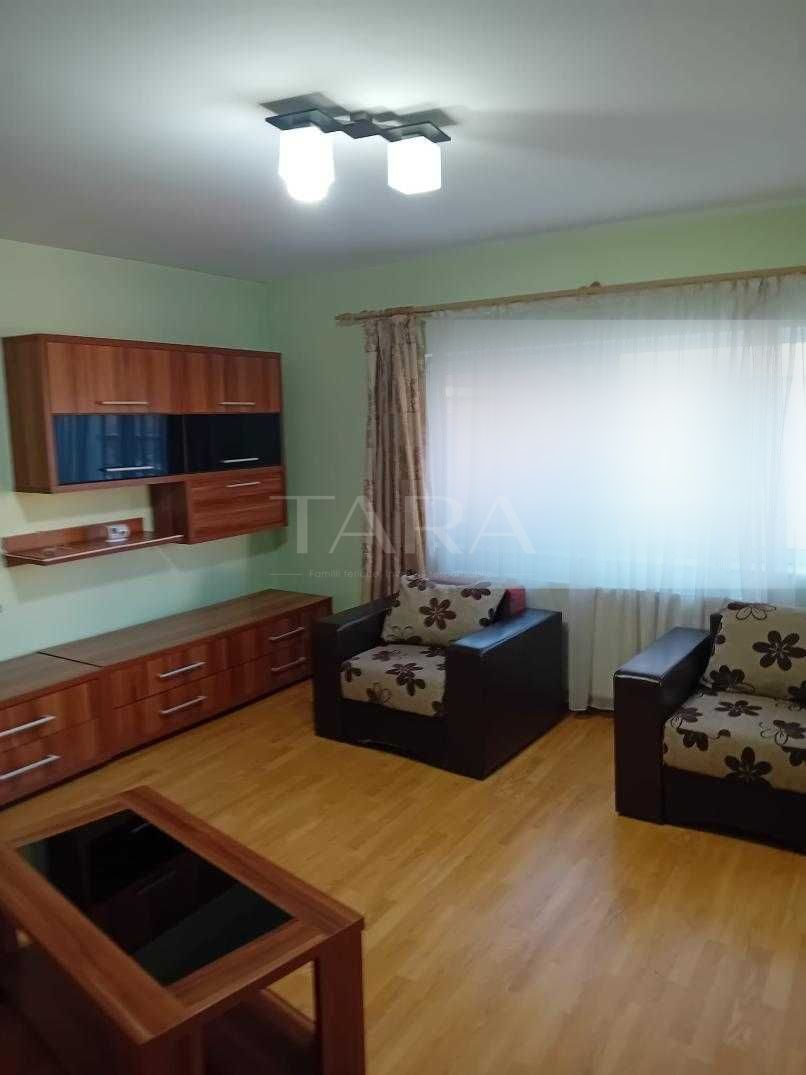 Apartament decomandat cu 2 camere, 56 mp, balcon generos și parcare. - Poză 1