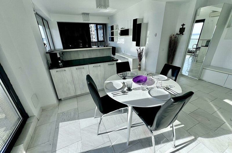 Apartament 2 camere Vila Sophia 1 - Vedere frontala la lac - - Poză 4