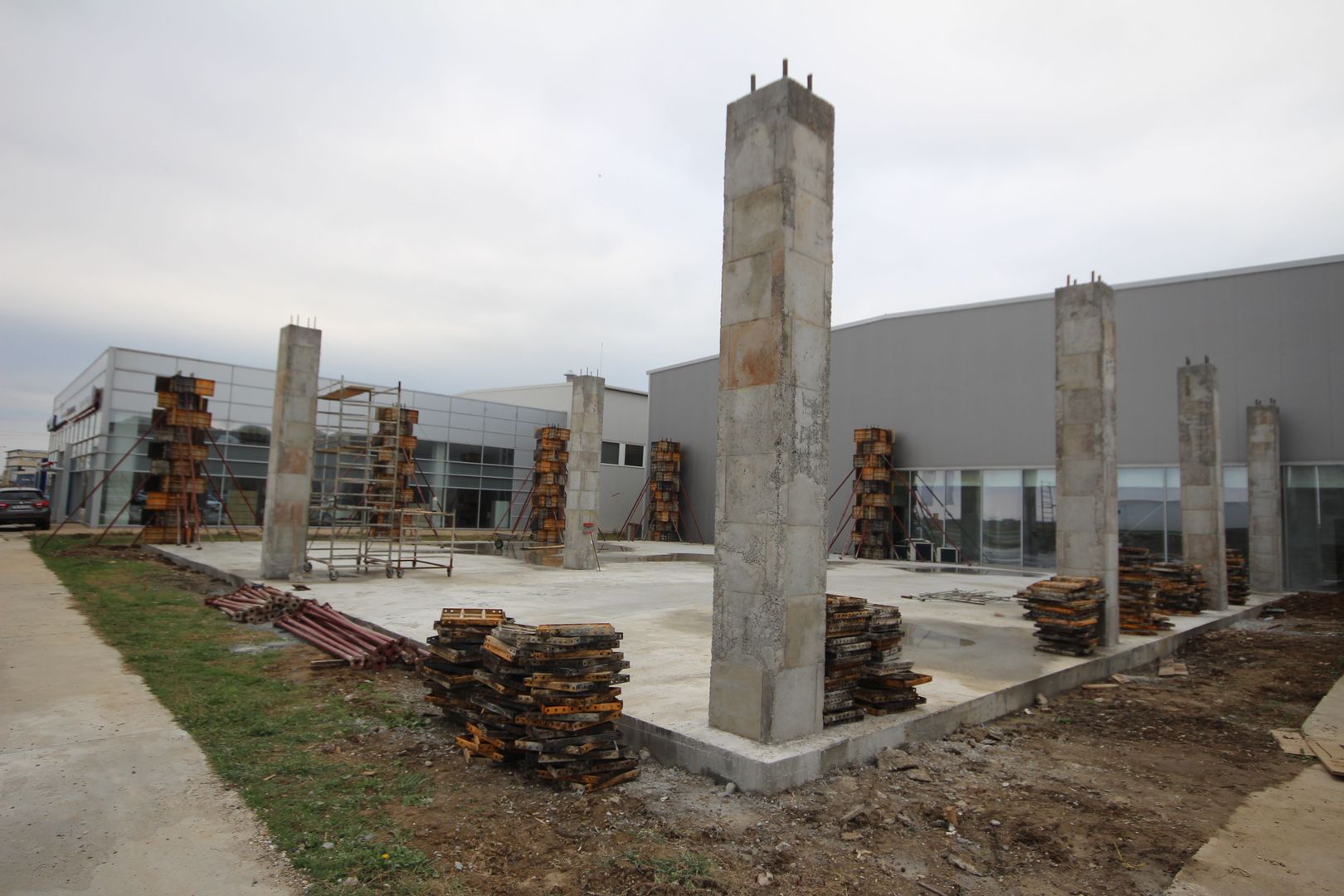 Spatiu Comercial,Showroom si birouri - inchiriere- 900 mp.  zona Calea Sagului - Poză 14