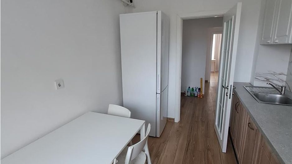 Etaj 1 4 camere  Complexul Studentesc-aproape de Sala Olimpia - Poză 2