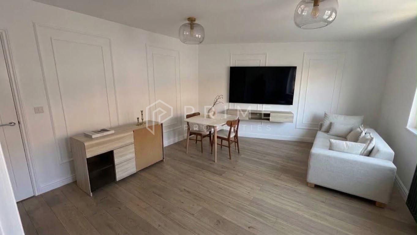 Apartament 2 camere si 2 bai Deosebit , Complet Renovat-zona Centrala - Poză 1