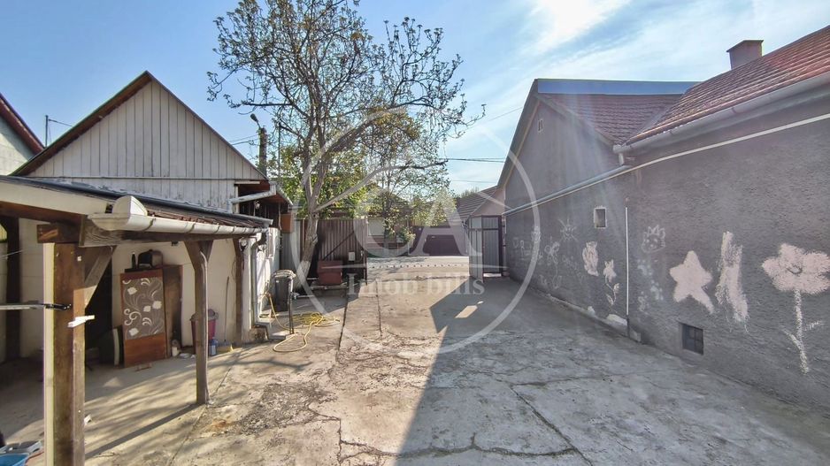 Casa de vânzare cu 6 camere in Episcopia, Bihor - Poză 2