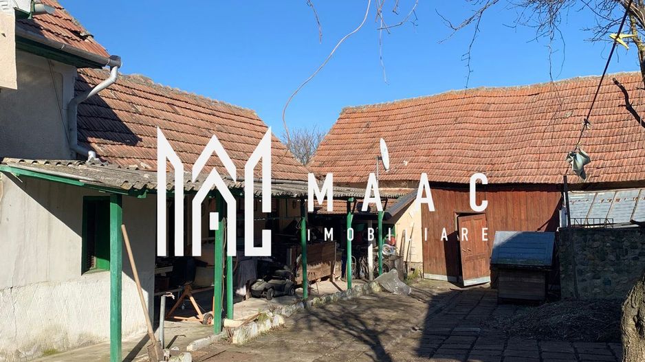 Casă tradițională cu potențial în inima Ardealului - Poză 1