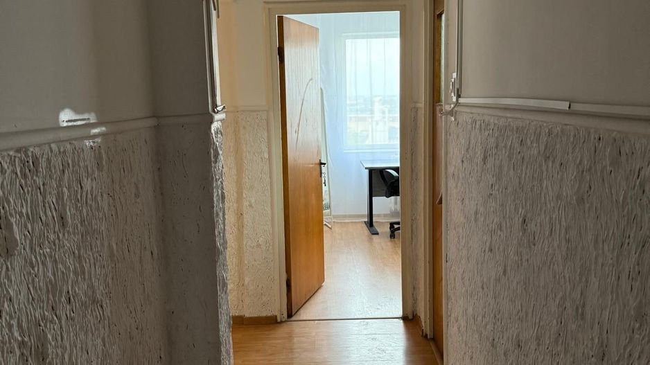 De vânzare 4 camere, spațios, 2 băi, 2 balcoane, lângă Mega Mall - Poză 4