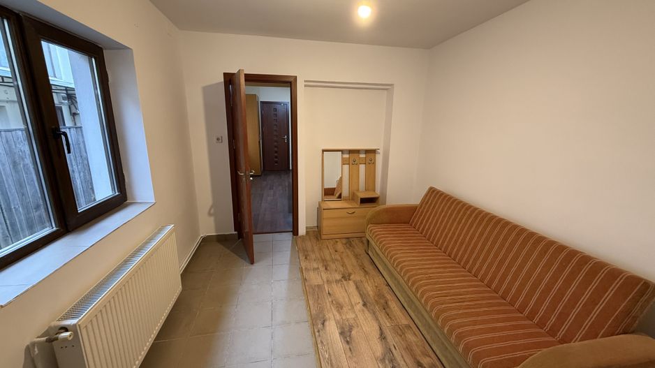 Spațiu de închiriat in vila - 2 camere +birou și curte, Campina - Poză 2