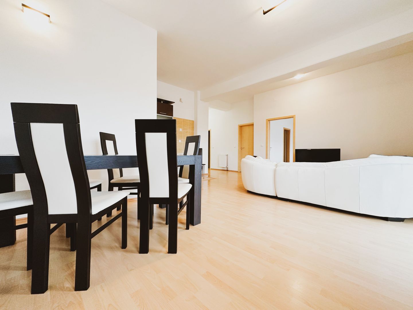 3 camere | 81 mp + 10 mp terasa | Parcare & Lift | Jandarmerie - Garii - Poză 3