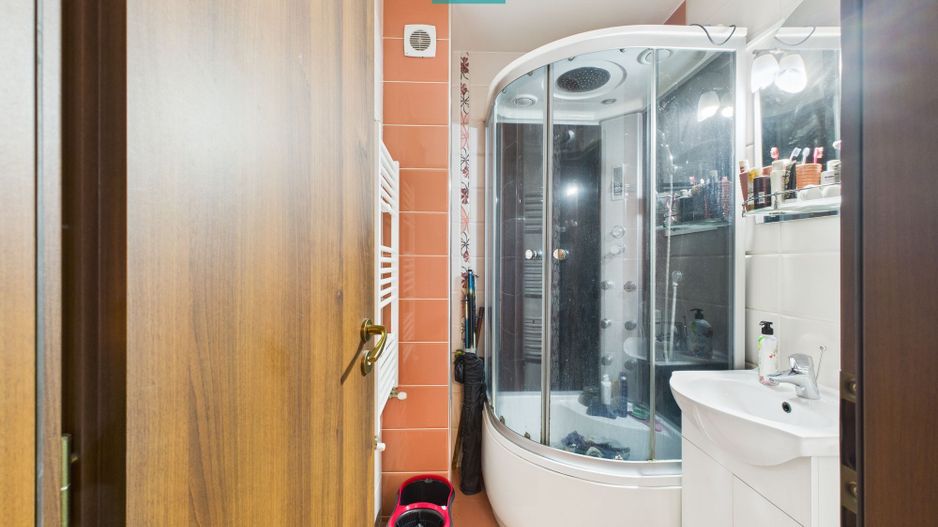 Apartament spațios cu 4 camere în Vlaicu - Poză 9