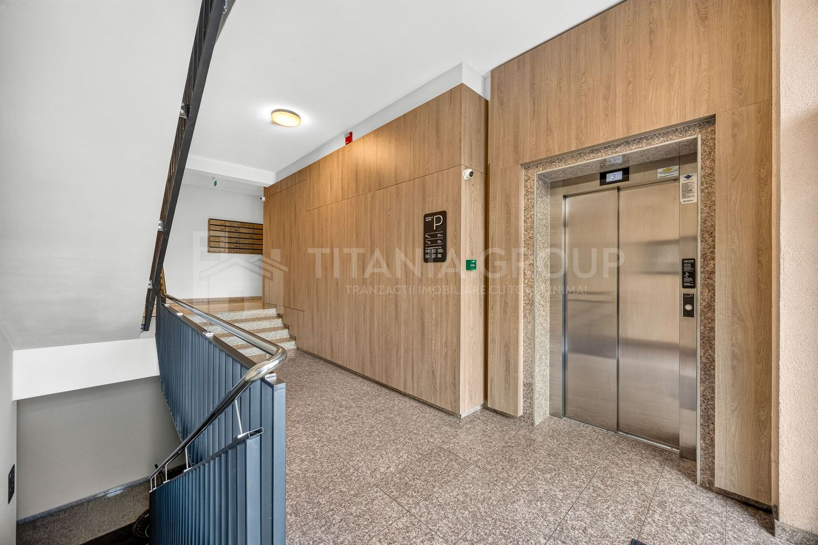 Studio modern | Kasper Coresi | Parcare & boxă - Poză 16
